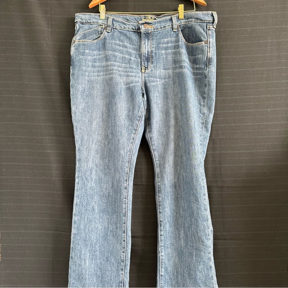 Old Navy The Flirt Bootcut Jeans Womens 18 Blue Dark Wash Denim Stretch Mid Rise